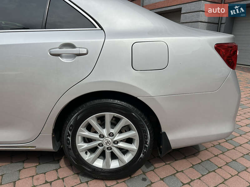 Седан Toyota Camry 2011 в Івано-Франківську