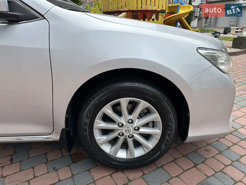 Седан Toyota Camry 2011 в Івано-Франківську