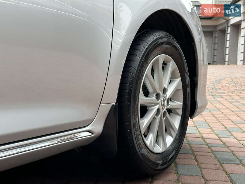 Седан Toyota Camry 2011 в Івано-Франківську