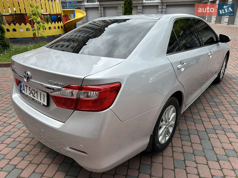 Седан Toyota Camry 2011 в Івано-Франківську