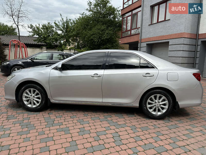 Седан Toyota Camry 2011 в Івано-Франківську