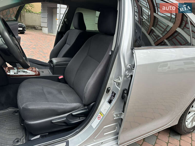 Седан Toyota Camry 2011 в Івано-Франківську