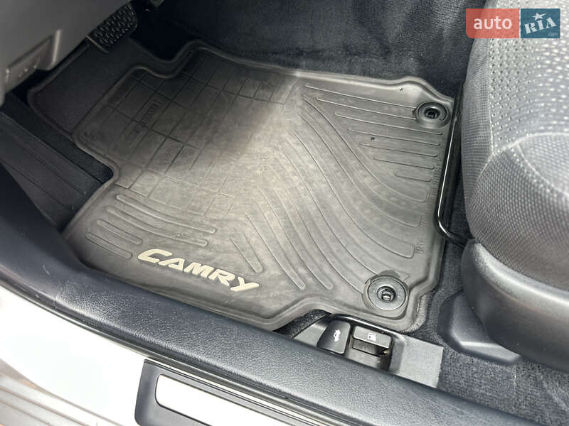 Седан Toyota Camry 2011 в Івано-Франківську