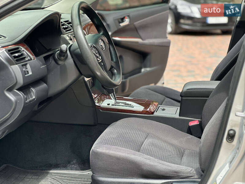 Седан Toyota Camry 2011 в Івано-Франківську