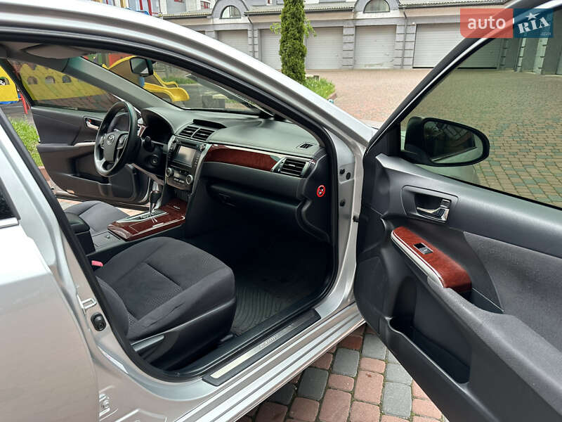 Седан Toyota Camry 2011 в Івано-Франківську