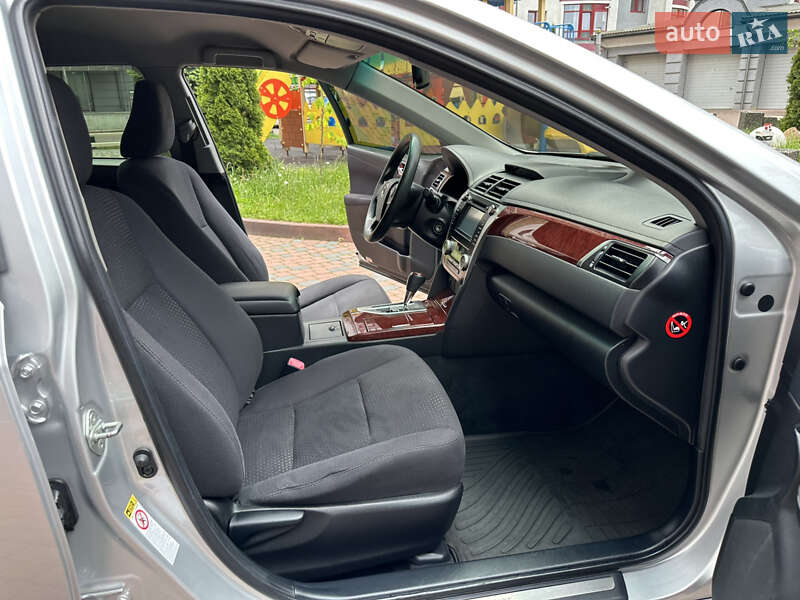 Седан Toyota Camry 2011 в Івано-Франківську