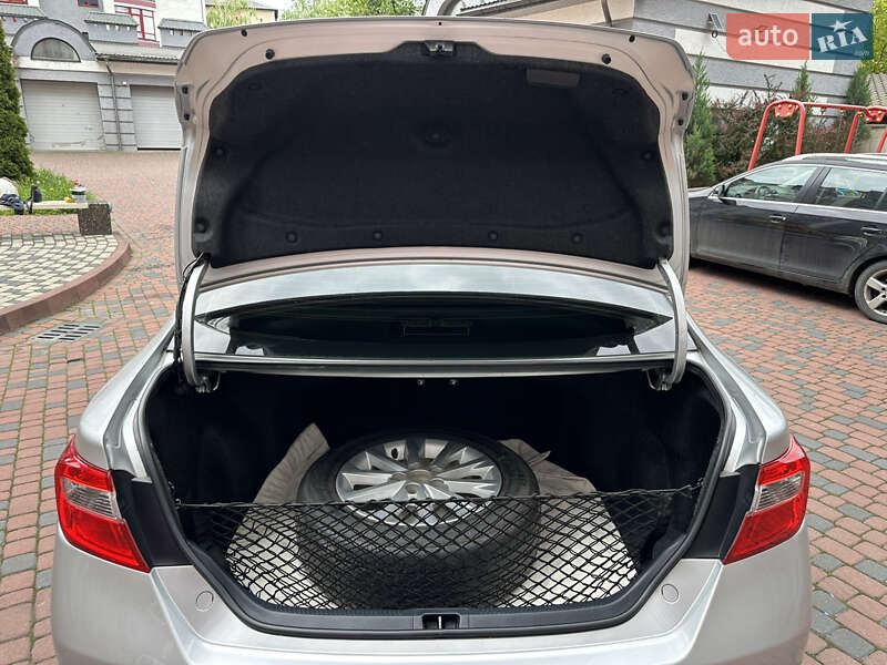 Седан Toyota Camry 2011 в Івано-Франківську