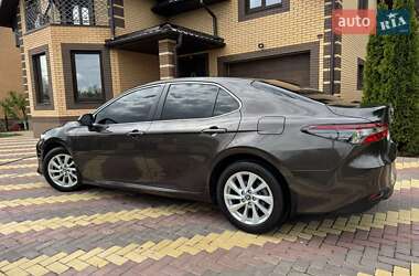Седан Toyota Camry 2021 в 