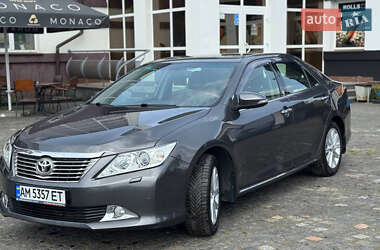 Седан Toyota Camry 2014 в Житомирі