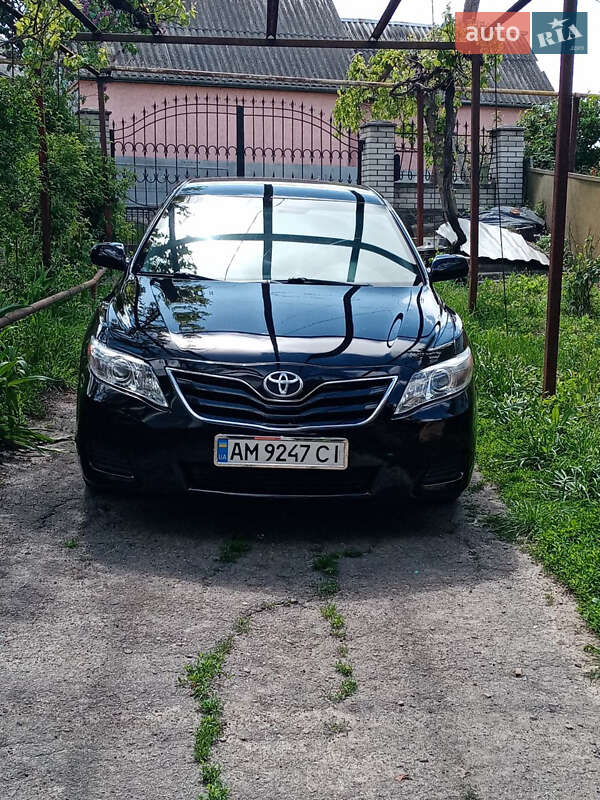 Седан Toyota Camry 2011 в Жмеринке
