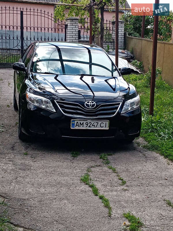 Седан Toyota Camry 2011 в Жмеринке