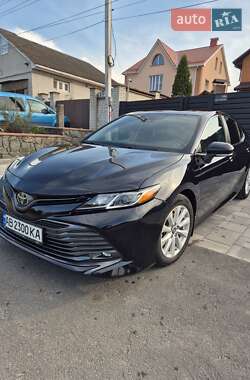 Седан Toyota Camry 2019 в Виннице