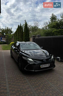 Седан Toyota Camry 2023 в Киеве