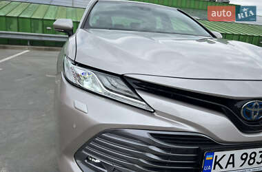 Седан Toyota Camry 2019 в 