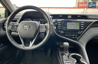 Седан Toyota Camry 2019 в 