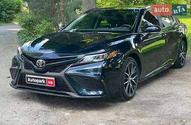 Седан Toyota Camry 2021 в Киеве
