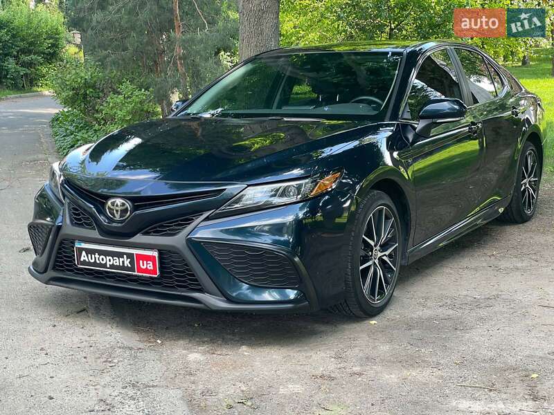 Toyota Camry 2021