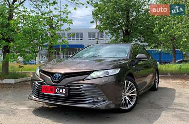 Седан Toyota Camry 2019 в Киеве