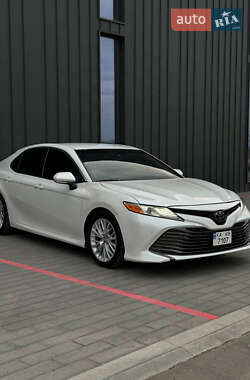 Седан Toyota Camry 2017 в 