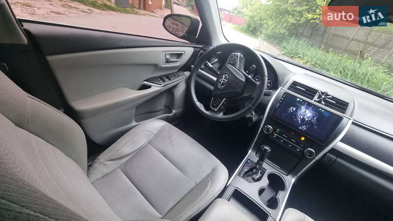 Седан Toyota Camry 2015 в Киеве