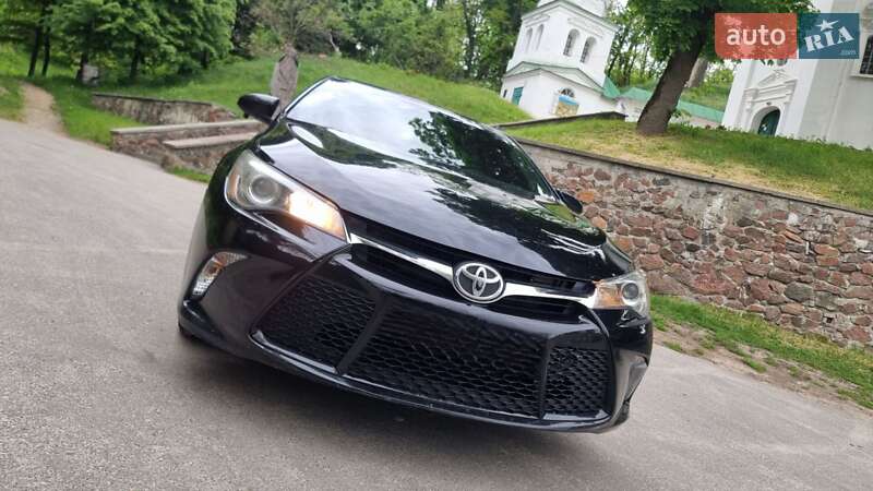 Седан Toyota Camry 2015 в Киеве