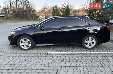 Седан Toyota Camry 2013 в 