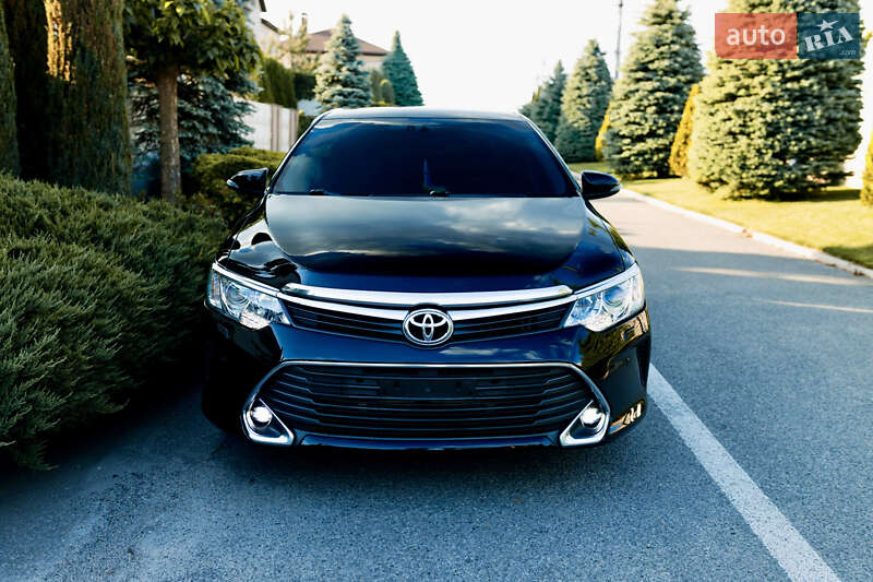 Седан Toyota Camry 2014 в Дніпрі