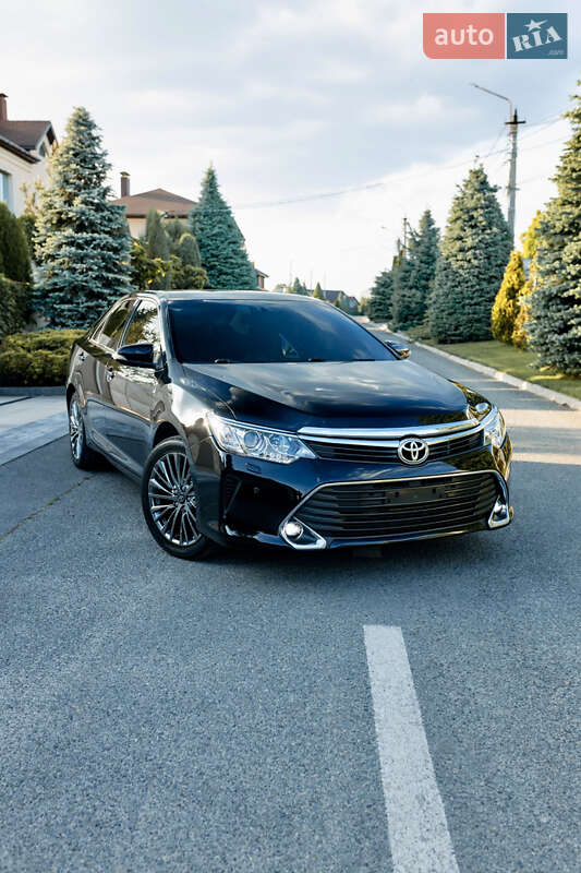 Седан Toyota Camry 2014 в Дніпрі