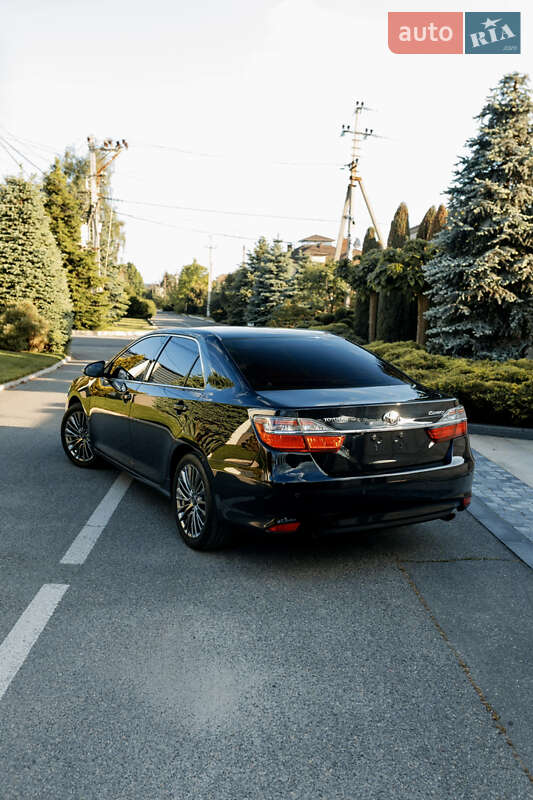 Седан Toyota Camry 2014 в Дніпрі