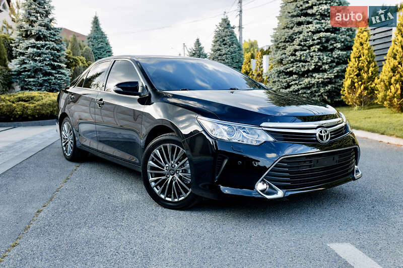 Седан Toyota Camry 2014 в Дніпрі