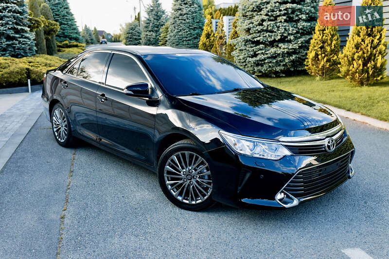 Седан Toyota Camry 2014 в Дніпрі