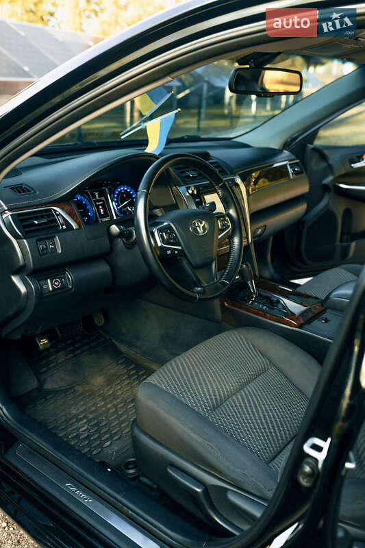 Седан Toyota Camry 2014 в Дніпрі