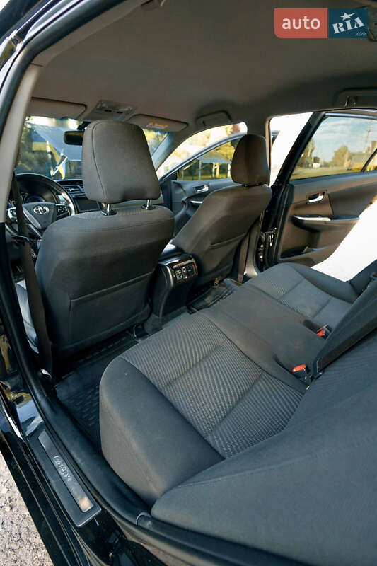 Седан Toyota Camry 2014 в Дніпрі