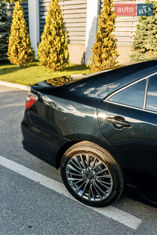 Седан Toyota Camry 2014 в Дніпрі