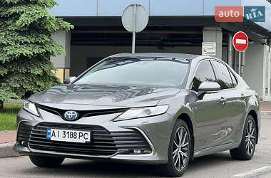 Седан Toyota Camry 2023 в 
