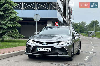Седан Toyota Camry 2023 в 