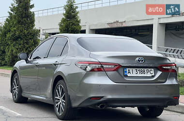 Седан Toyota Camry 2023 в 