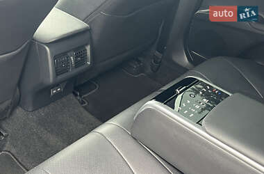 Седан Toyota Camry 2023 в 