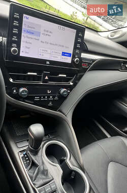 Седан Toyota Camry 2023 в 