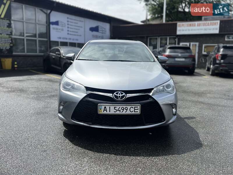 Седан Toyota Camry 2016 в Киеве