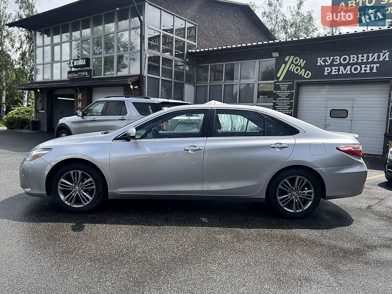 Седан Toyota Camry 2016 в Киеве