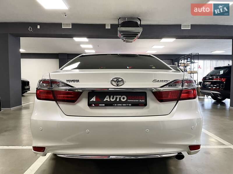 Седан Toyota Camry 2017 в Львові