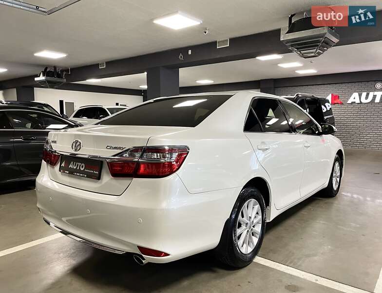 Седан Toyota Camry 2017 в Львові