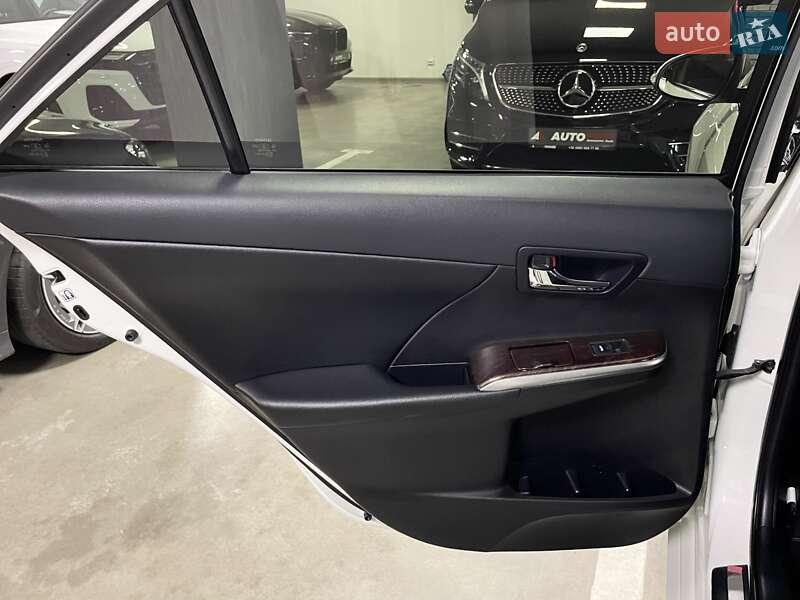 Седан Toyota Camry 2017 в Львові