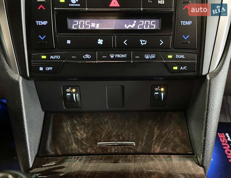 Седан Toyota Camry 2017 в Львові