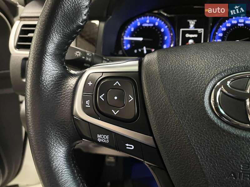 Седан Toyota Camry 2017 в Львові