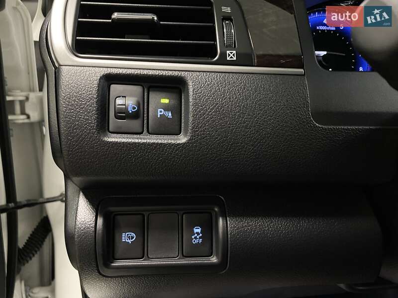 Седан Toyota Camry 2017 в Львові