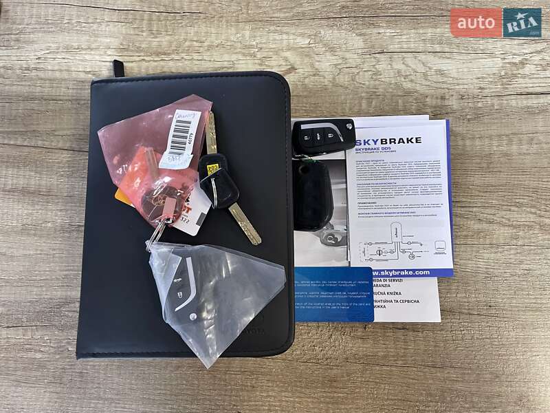 Седан Toyota Camry 2017 в Львові