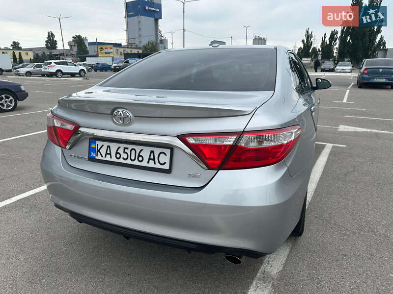 Седан Toyota Camry 2016 в Киеве