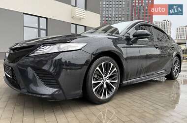 Седан Toyota Camry 2020 в Киеве